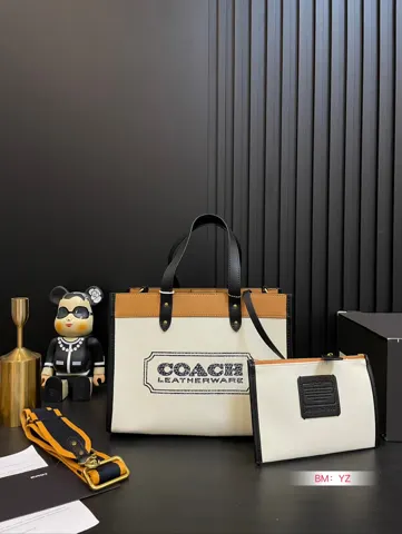 COACH Tote