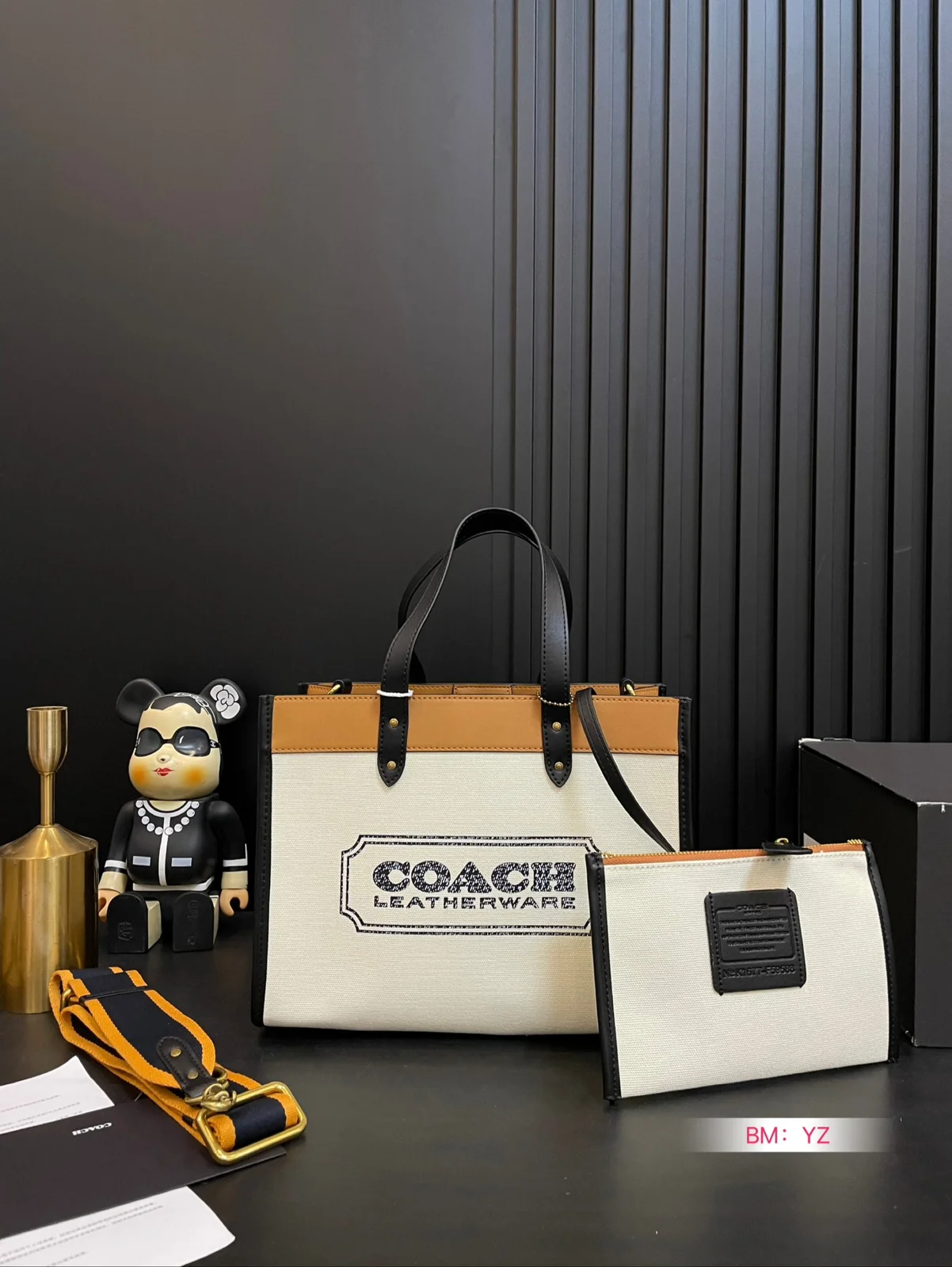 COACH Tote
