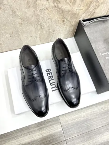 Berluti men’s hand-brushed formal leather shoes are shipped. Selected high-quality imported