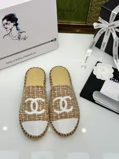 Chanel’s new half-up CHANEL sequined shoes Chanel linen rope sole fisherman shoes. The upper
