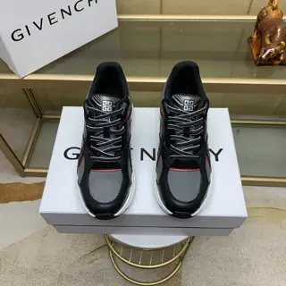 Givenchy men’s low-top jogging sneakers