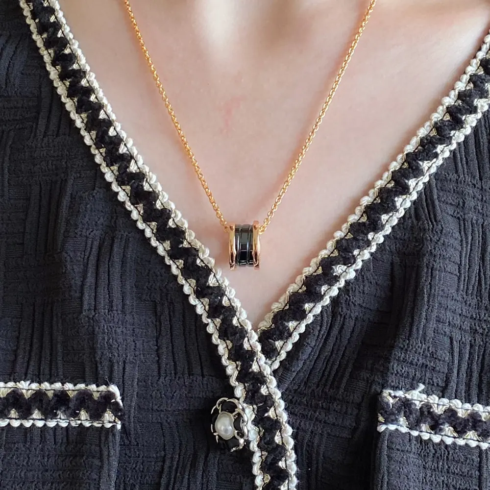 Bvlgari high-end large black and white ceramic spring necklace