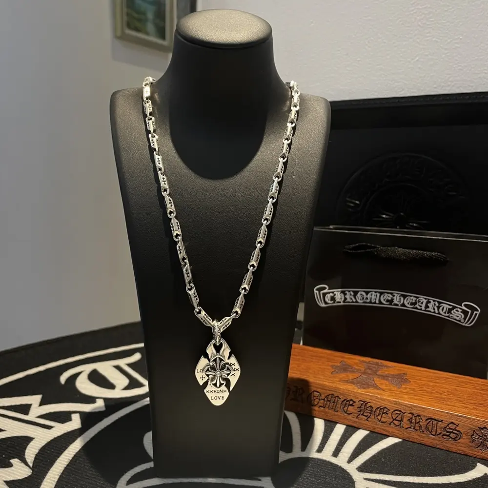 Chrome Hearts Classic Vintage Cross Necklace Diamond Cross Flower Pendant