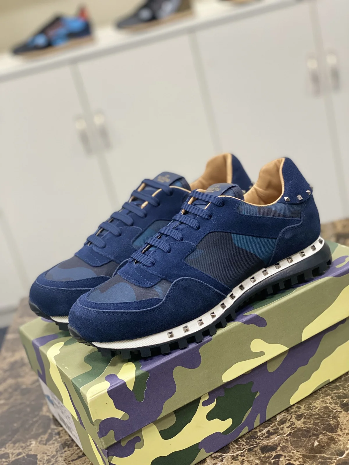 Valentino camouflage casual sneakers The material and workmanship are impeccable