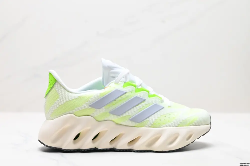 Adidas SWITCH FWD M Alpha Series logo FZ5621