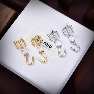miumiu letter earrings The same brass material as the counter