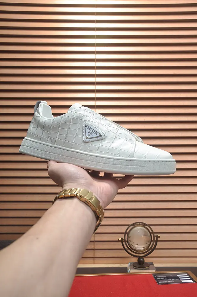Prada leather casual shoes are launched on the official website at the same time
