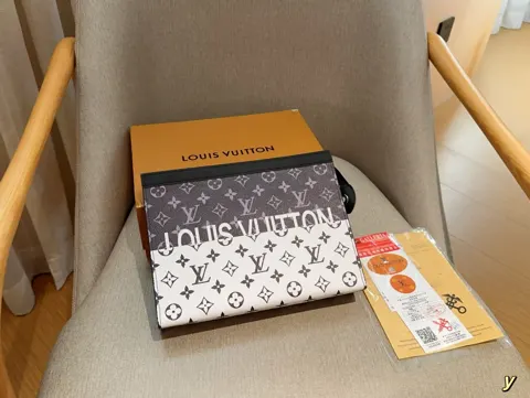Louis Vuitton Clutch