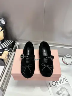 Miu Miu Miu autumn and winter new cotton shoes furry shoes from Miu series details close-up