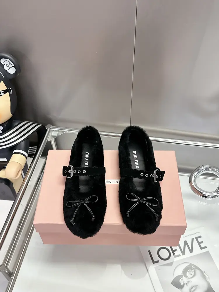 Miu Miu Miu autumn and winter new cotton shoes furry shoes from Miu series details close-up