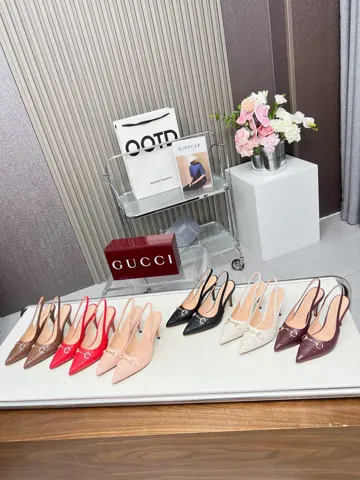 GUCCI hardware chain buckle Heels