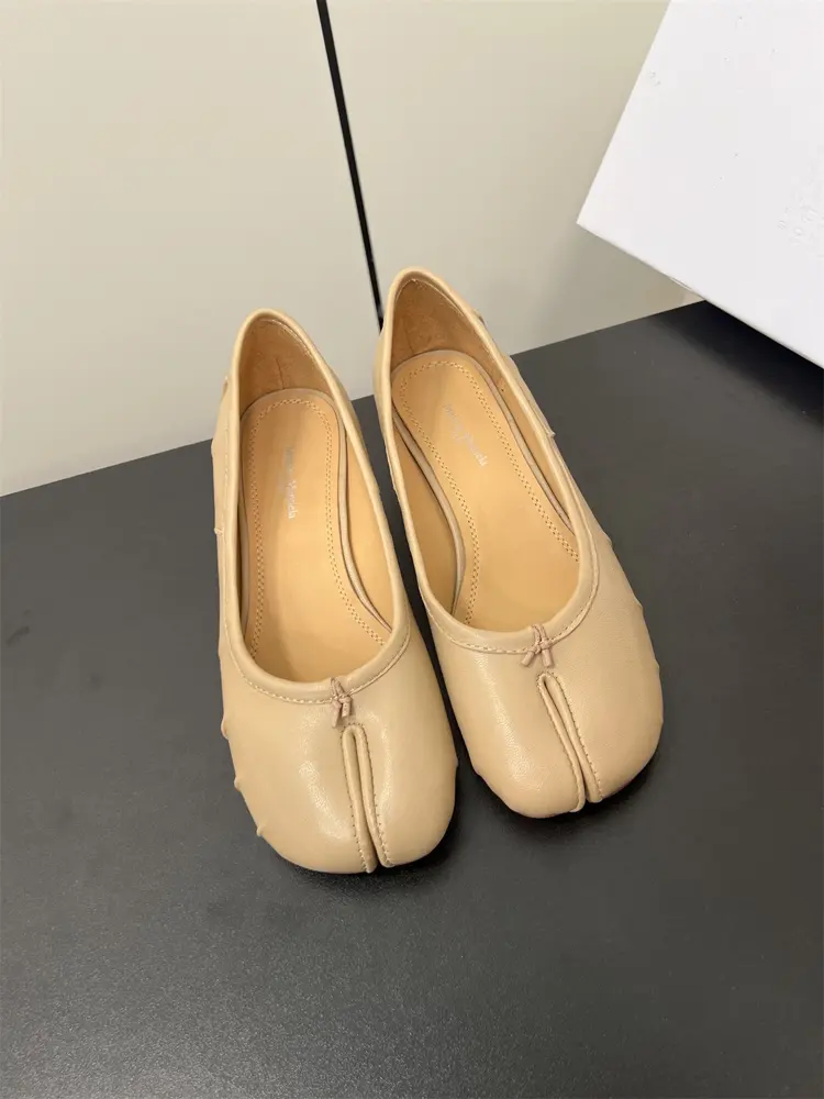 Maison Margiela mm6 split-toe shoes Tabi split-toe shoes