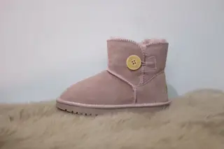 UGG mahogany buckle children’s snow boots