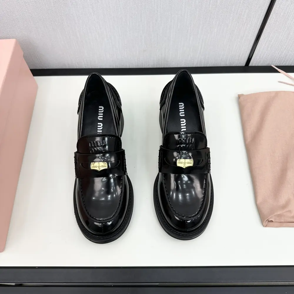 Miu 2024 autumn and winter new British style lace-up loafers MiuMiu show appropriate