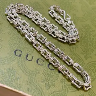 The latest Gucci necklace with a higher-end chain