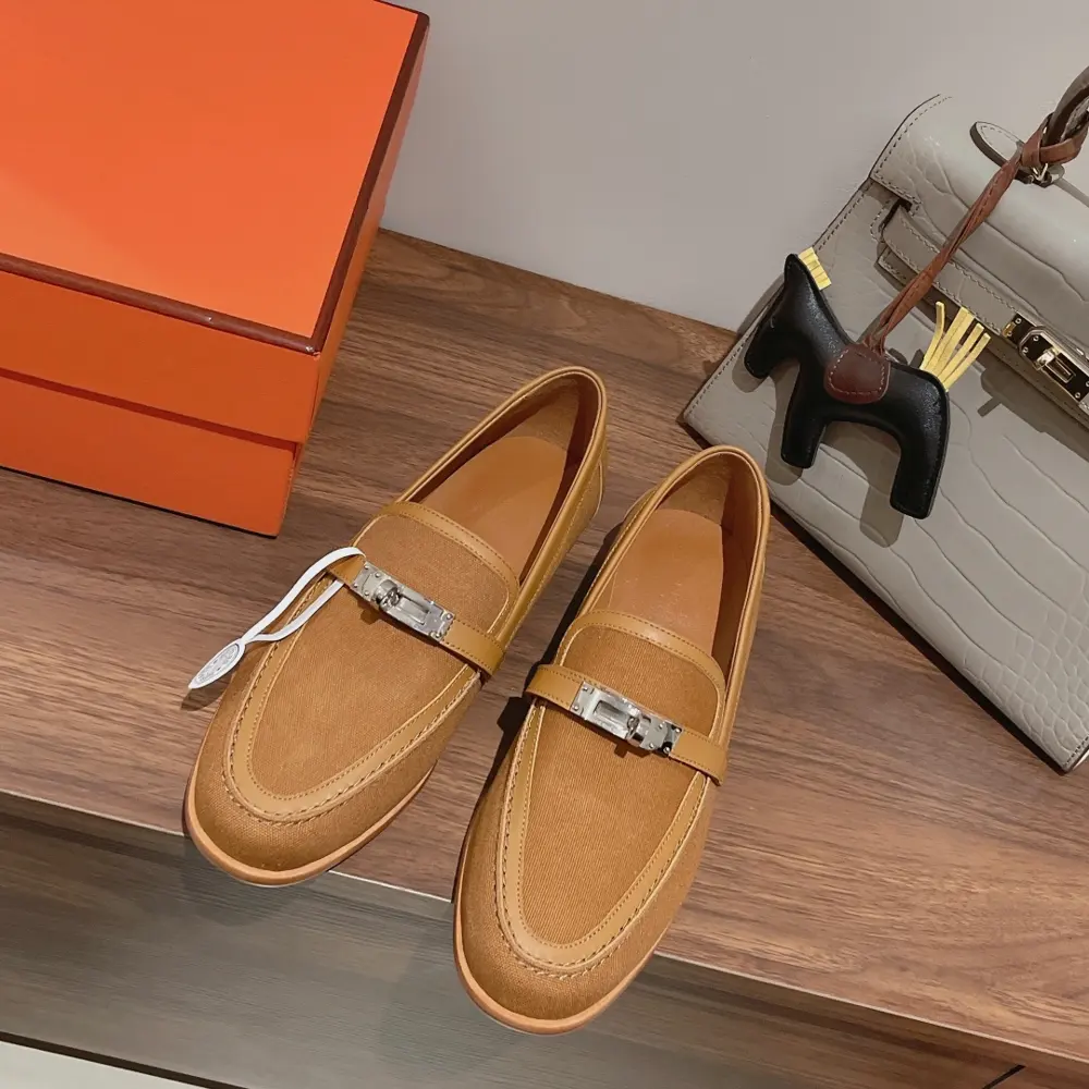 Hermes Kelly buckle loafers. I bought the product again at the beginning of the year. It