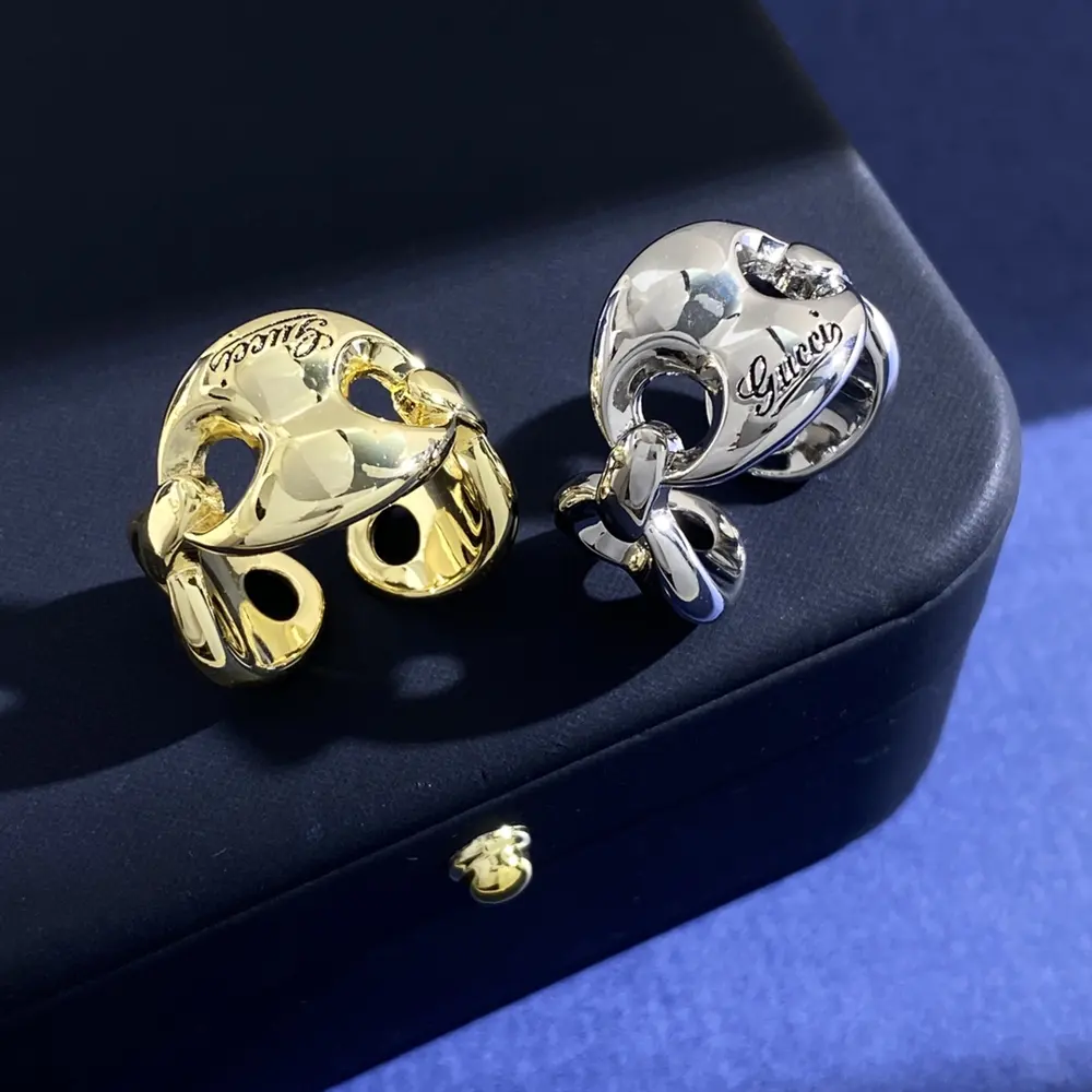 Gucci English letters European and American fashion smooth three pig nose shape open ring