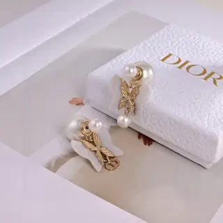 Dior earrings are new in the counter. They are so beautiful