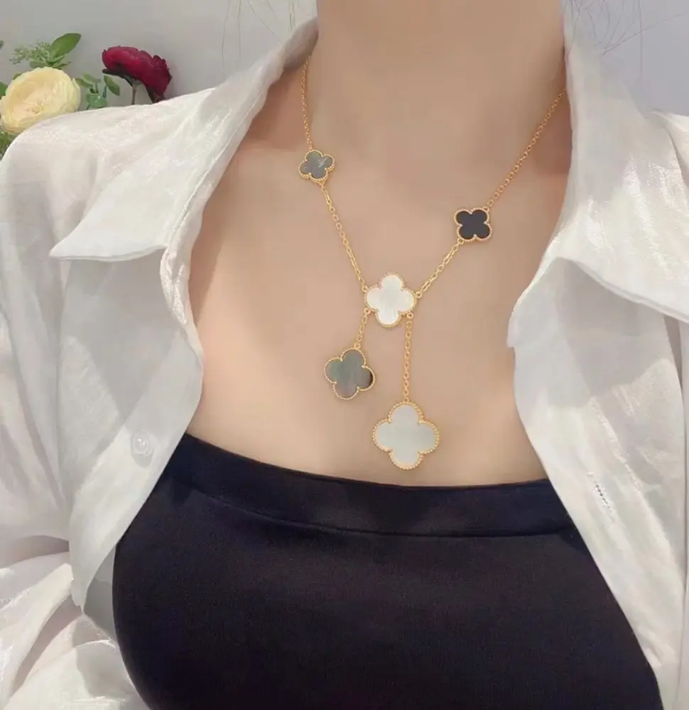 Van Cleef & Arpels high-grade white shell + black agate + natural gray shell six-flower
