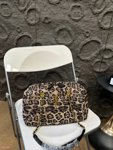 Yves Saint Laurent Shoulder Bag