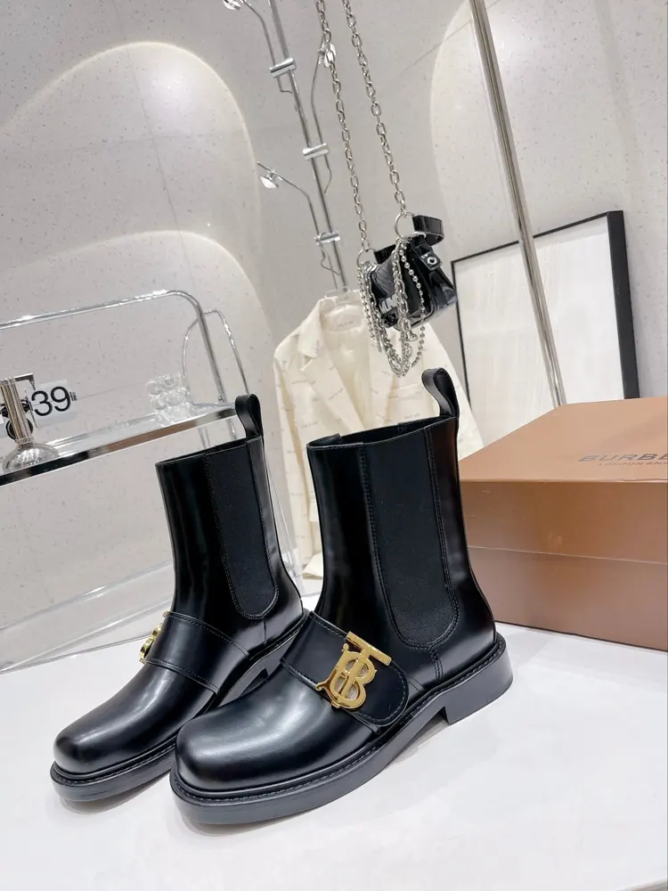 BURBERRY Chelsea boots