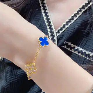 Van Cleef & Arpels high-grade blue agate and diamond-filled four-leaf clover bracelet
