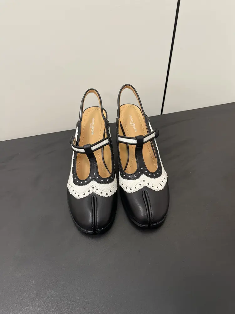Maison Margiela mm6•Split-toe thick-heeled retro Mary Jane slingback shoes