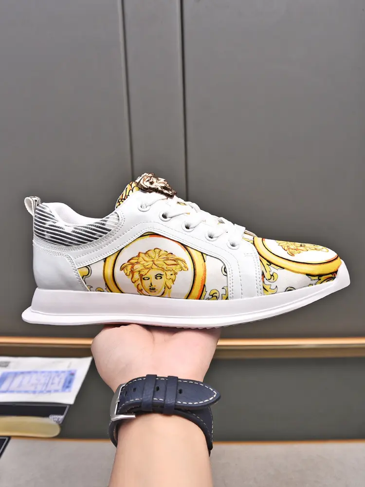 Versace fashion men’s shoes are luxurious and of high quality. Designers professionally
