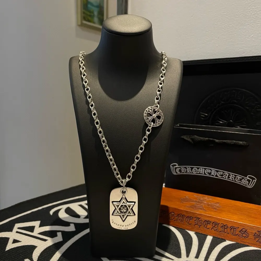 Chrome Hearts Classic Retro Multi-element Necklace Six-pointed Cross Flower Pendant