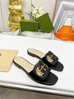 Gucci’s latest hit flat slippers