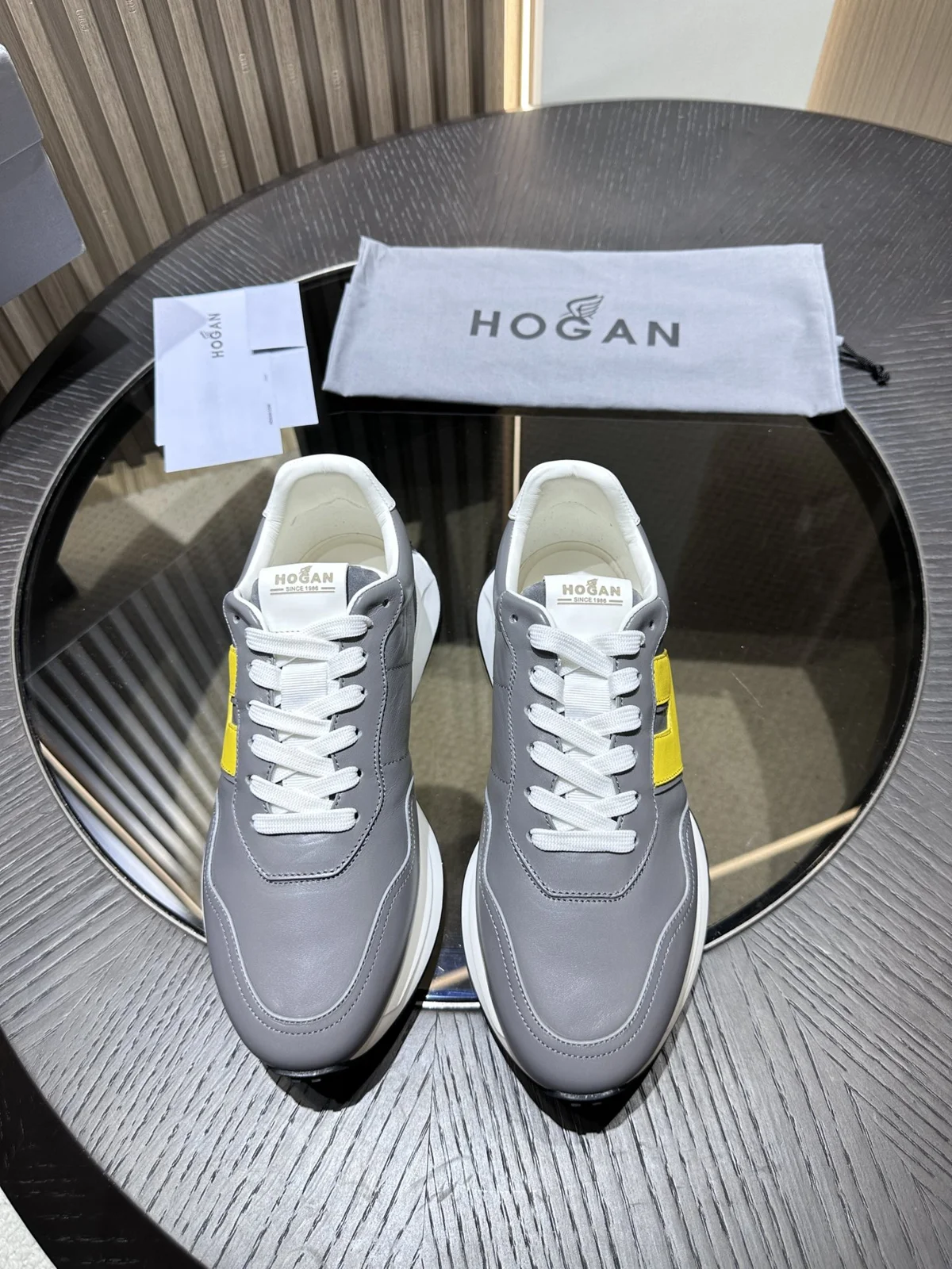 HOGAN H601 leather lace-up sneakers