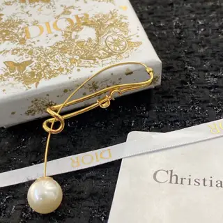 Super beautiful DIOR earrings are coming