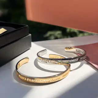 miumiu hollow glossy letter bracelet