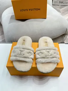 Louis Vuitton Autumn and Winter Sheep’s Gypsophila Series