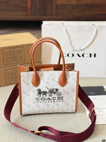COACH Tote