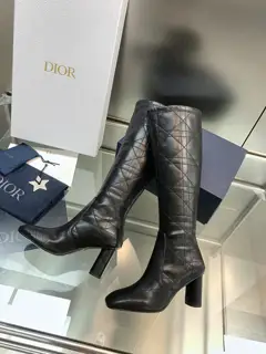 Dior D-Shadow heeled boots are elegant and stylish. Crafted from black leather-effect