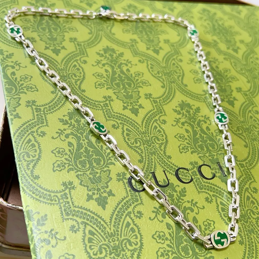 Gucci green enamel is not popular unless it explodes. Douyin influencers prefer the latest