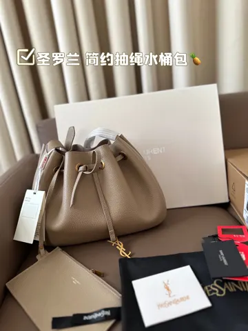 Yves Saint Laurent Shoulder Bag