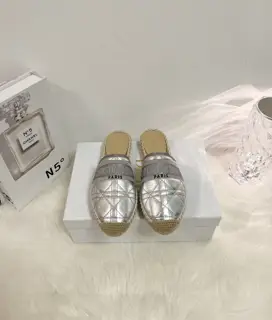 Dior flower embroidery fishing slippers