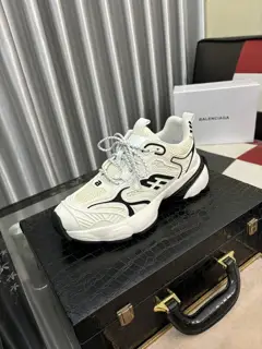 Balenciaga Handmade Hot Diamond 3xl Series Retro Casual Sports Shoes Series launches to