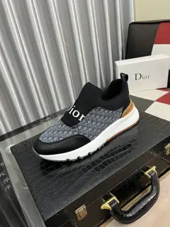 Dior casual and fashionable men’s shoes Hot item Simple and elegant style