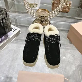 MiuMi* MiuMiu autumn and winter new thick-soled short boots. This year’s new designer