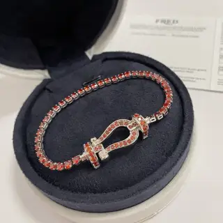 FRED full diamond horseshoe clasp bracelet