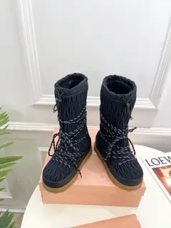 Miumiu new lace-up snow boots are hot