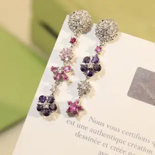 Van Cleef & Arpels flower earrings