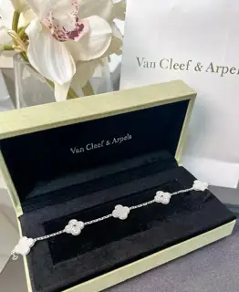 Van Cleef & Arpels Alhambra Four-Leaf Lucky Series Five-Flower Five-Leaf Clover
