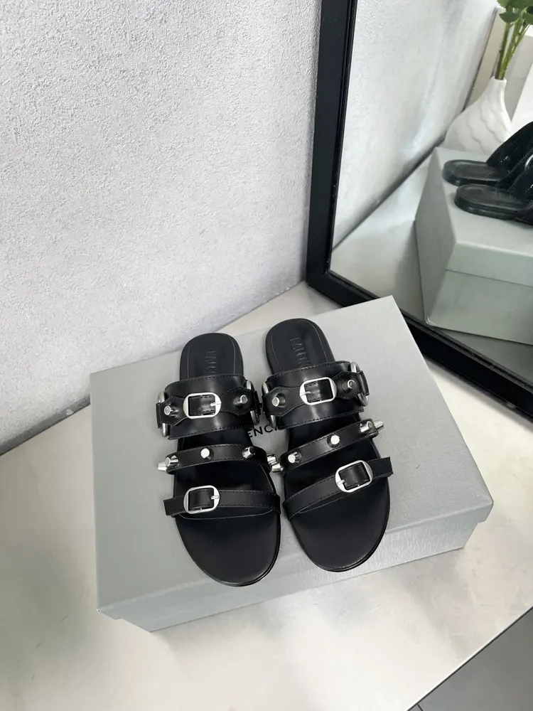 Balenciaga latest series personalized rivet leather outsole