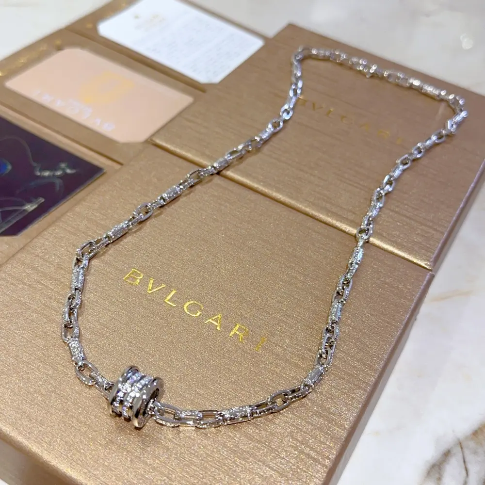 Bvlgari DIVAS’ DREAM series is in perfect condition and has invincible details. The unique