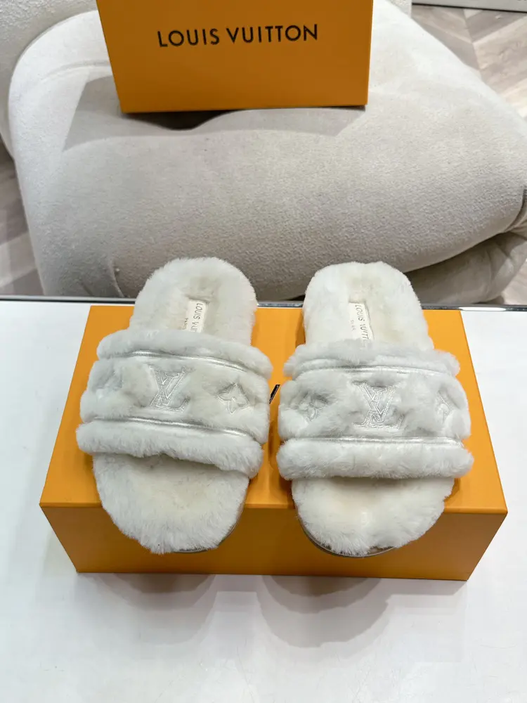 Louis Vuitton Autumn and Winter Sheep’s Gypsophila Series