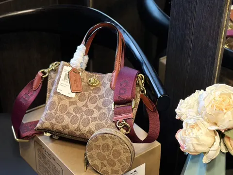 COACH Tote